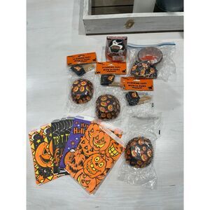Halloween treat bags & cupcake baking lot‎